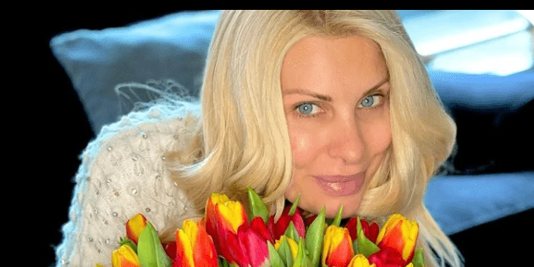 Ελένη Μενεγάκη | Το δώρο που της έφτιαξε τη διάθεση και η φωτογραφία χωρίς μακιγιάζ