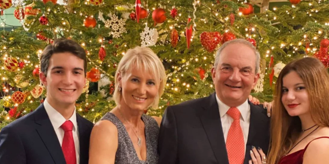 Νατάσα Παζαΐτη - Κώστας Καραμανλής | Πρωτοχρονιά με τα δίδυμα παιδιά τους (pic)