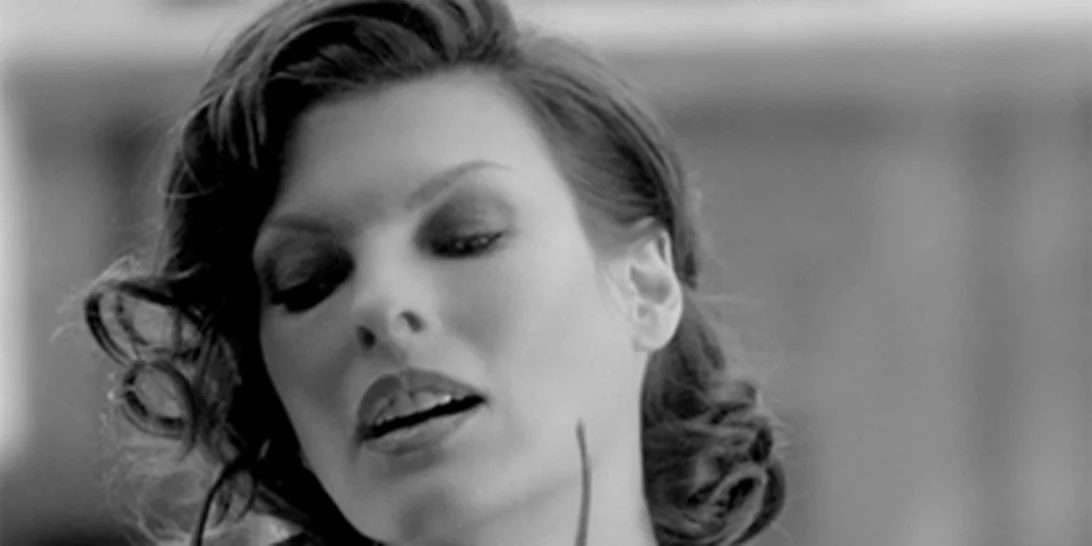 Η Linda Evangelista έγινε 55 ετών | Η τραυματική εμπειρία στα 16 της και το iconic κούρεμα που δεν άρεσε καθόλου στη βιομηχανία της μόδας