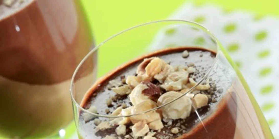 Μους πραλίνα με κρέμα σοκολάτα και καβουρδισμένα φουντούκια από τον Γιάννη Λουκάκο