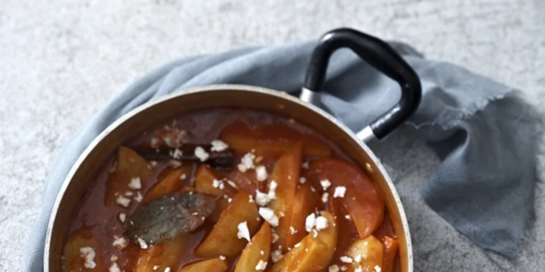 Πατάτες γιαχνί με φέτα από τον Βασίλη Καλλίδη