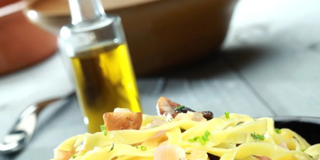 Ταλιατέλες με μανιτάρια, προσούτο και θυμάρι