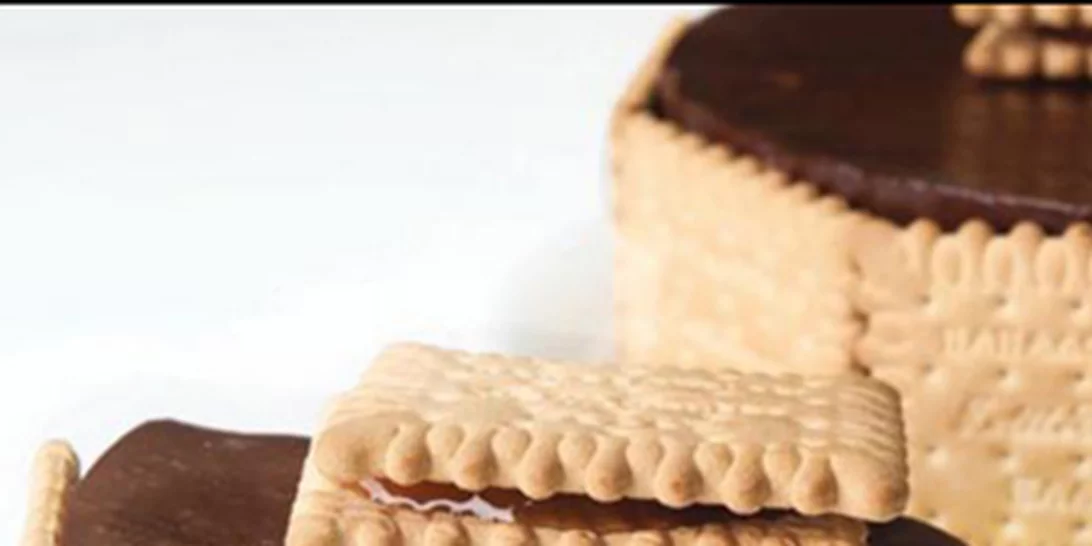 Τούρτα με πτι-μπερ, σοκολάτα και μαρμελάδα από τον Στέλιο Παρλιάρο