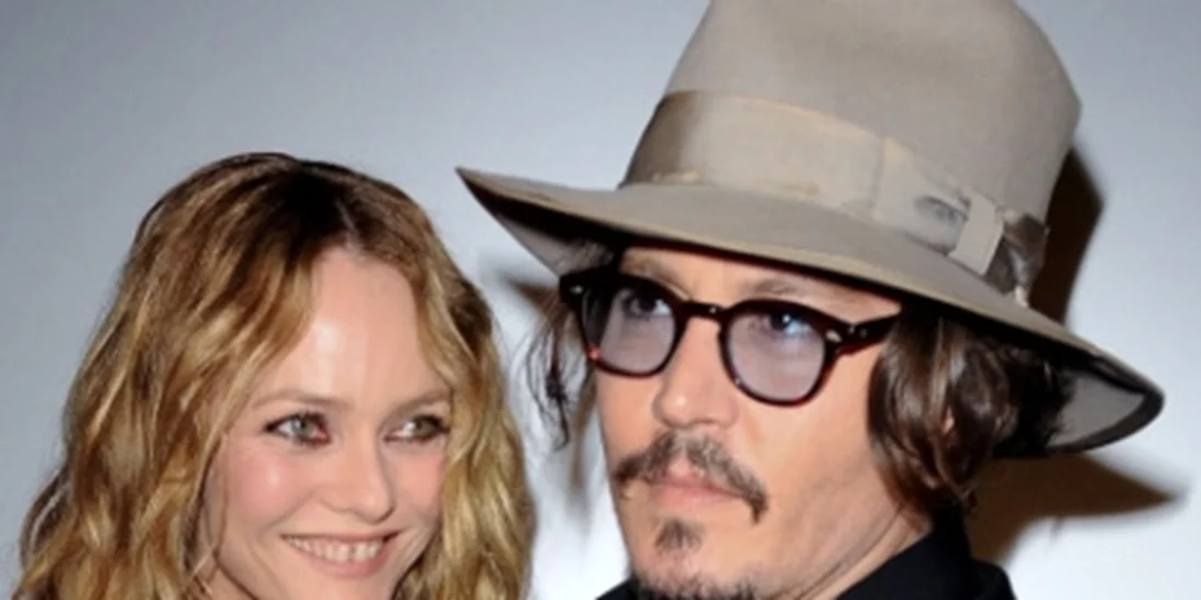 Johnny Depp - Vanessa Paradis  |  «Είδα το πίσω μέρος του λαιμού της από την άλλη άκρη του δωματίου. Γύρισε, με κοίταξε και αυτό ήταν»