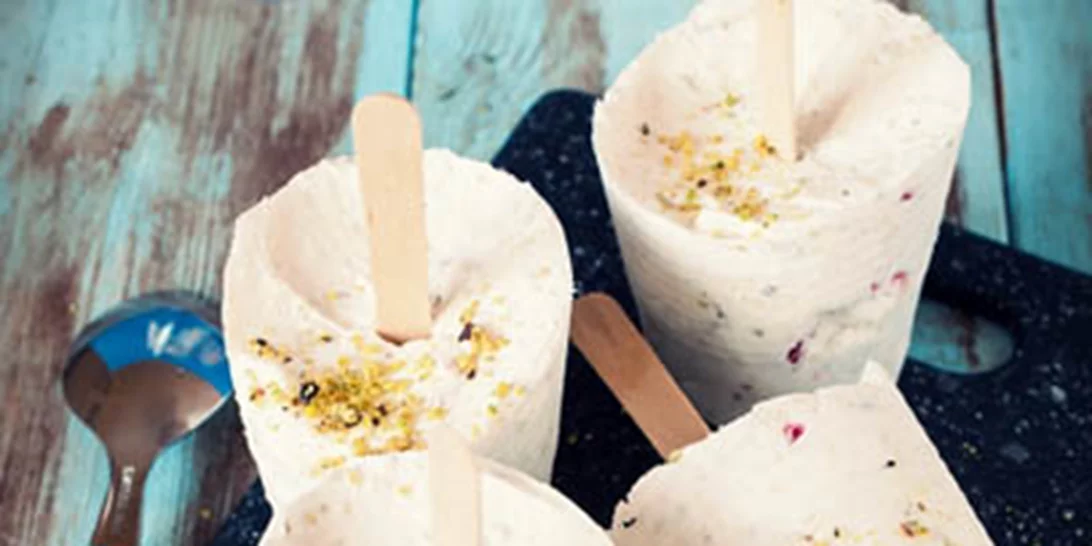 Εύκολο σπιτικό παγωτό σε ξυλάκι με ζαχαρούχο γάλα