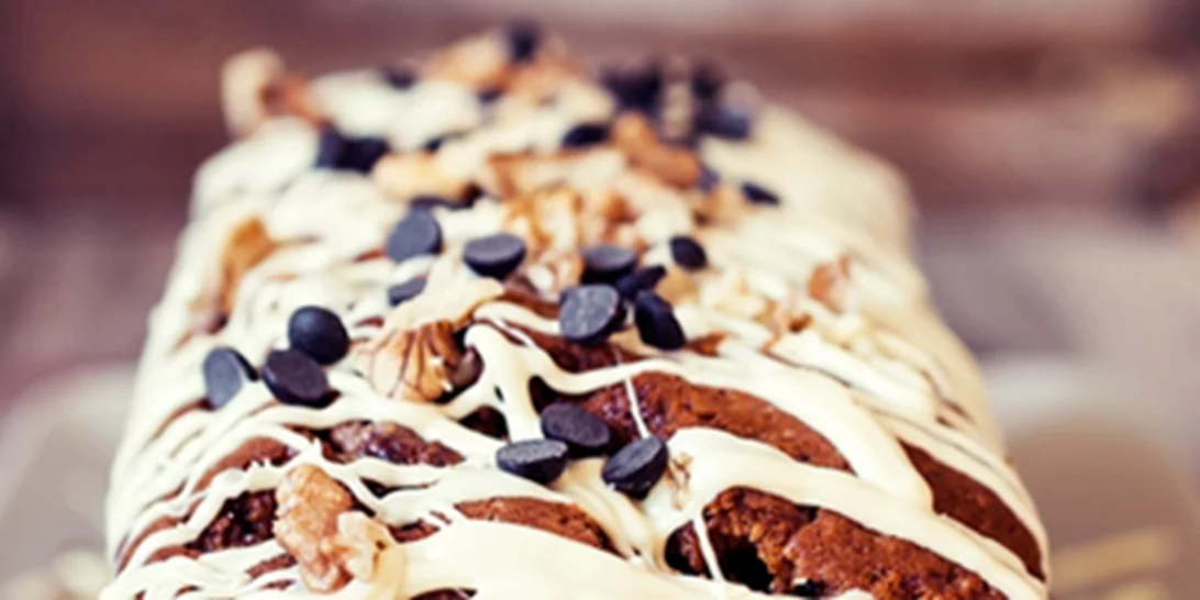 Κέικ μπανάνας με γέμιση καρύδια και κανέλα