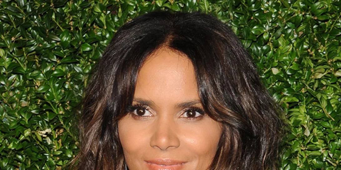 Halle Berry: Υιοθέτησε το τόσο σέξι hair look της, όσο είναι ακόμα καλοκαίρι
