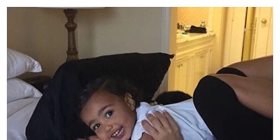 H North West ακολουθεί τα βήματα του διάσημου μπαμπά της από τώρα κιόλας!