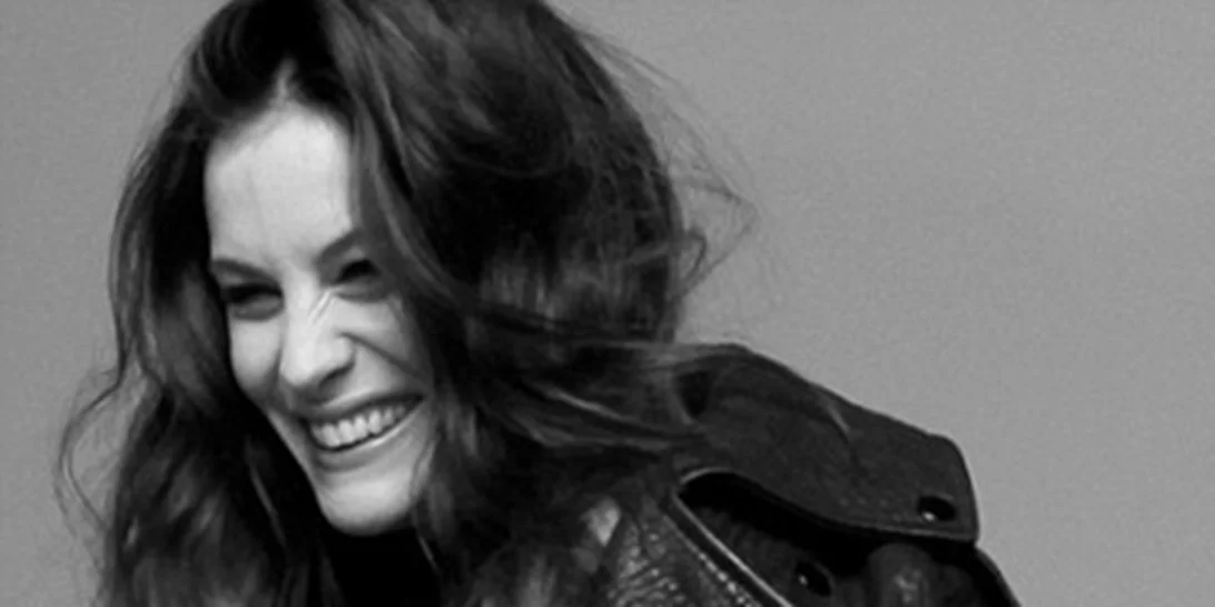 Liv Tyler: Σε προχωρημένη εγκυμοσύνη μας δείχνει τη φουσκωμένη κοιλίτσα της