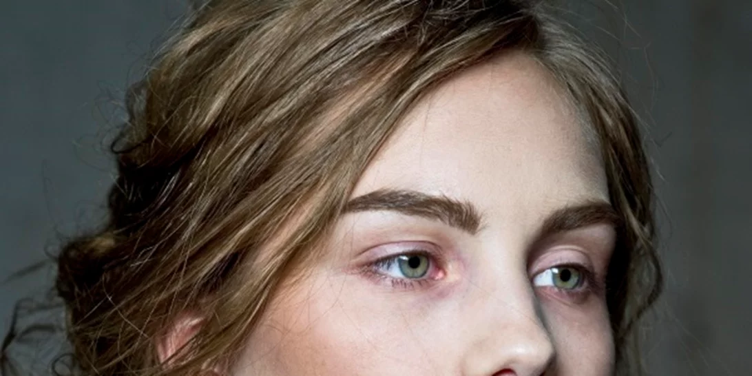 8 λάθη που κάνεις στο μακιγιάζ (και σου το υπογράφουμε ότι τα κάνεις)