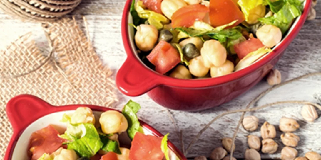 Νηστίσιμη σαλάτα με ρεβύθια