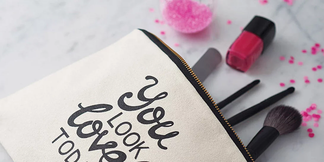 Τα προϊόντα που δεν θα πρέπει να λείπουν από το νεσεσέρ των γιορτών