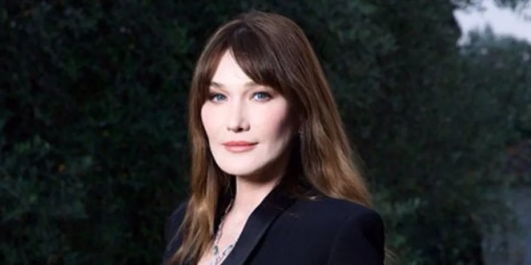 Carla Bruni - Tatiana Blatnik: Η selfie στο Instagram από το θέατρο Παλλάς