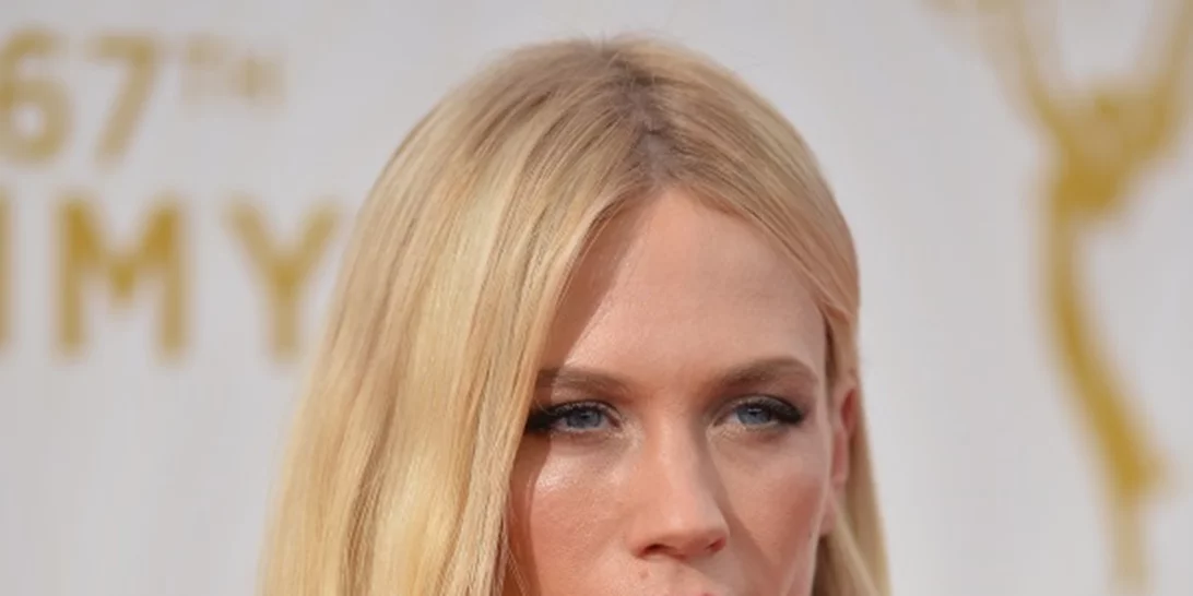 Η January Jones μοιράστηκε τον αριθμό του τηλεφώνου της στα social media κατά τη διάρκεια της καραντίνας