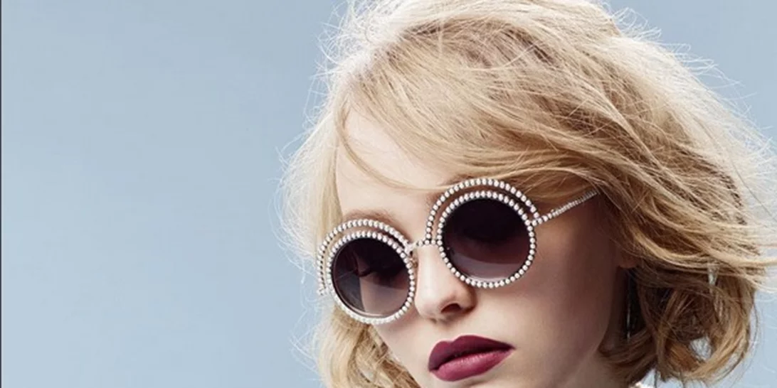 Lily- Rose Depp: Το πρώτο της εξώφυλλο σε περιοδικό μόδας είναι βγαλμένο από τα 80s!