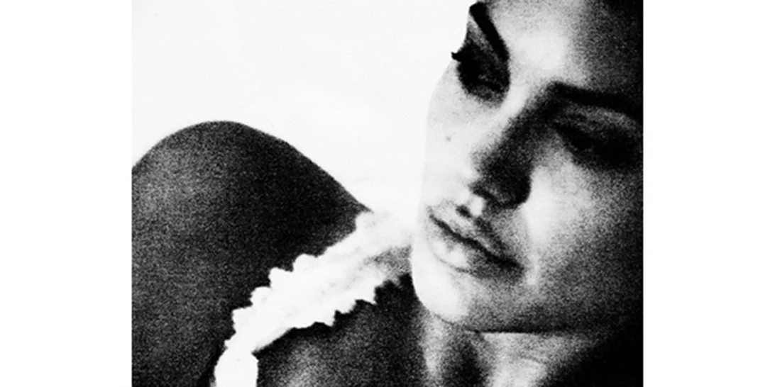 Angelina Jolie: Με απόλυτα φυσικό look σε χαλαρή βόλτα με τα παιδιά της