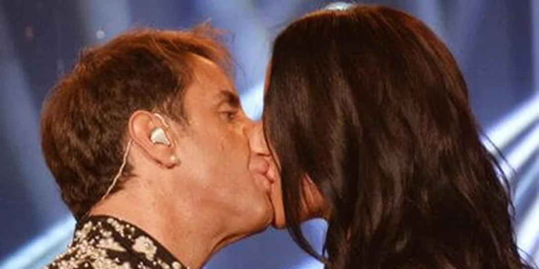 Γιώργος Μαζωνάκης: Ποια φιλάει παθιασμένα