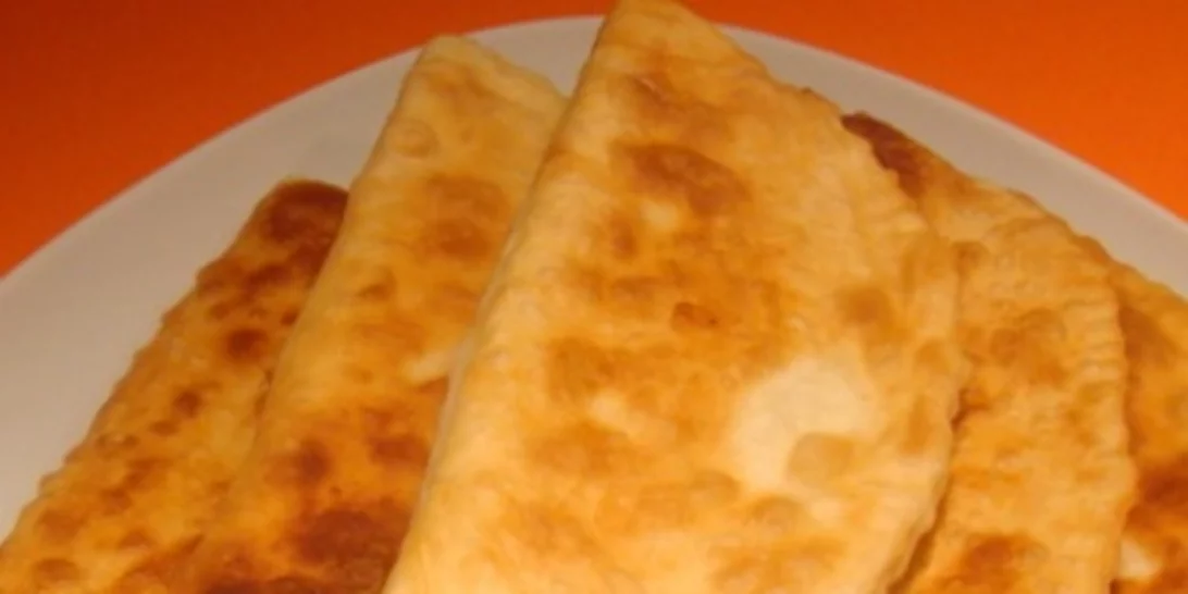 Συνταγή για αφράτα πισία με τυρί ή αλλιώς τηγανιτές τυρόπιτες