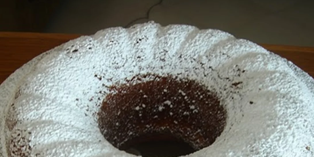 Τυρόπιτα κέικ με γιαούρτι και φέτα | Η υπέροχη συνταγή για αφράτο, αλμυρό κέικ σε μισή ώρα