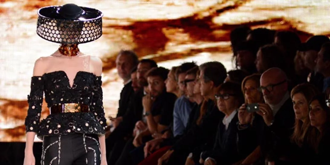 10 χρόνια από το θάνατο του Alexander McQueen | 10 δημιουργίες του σχεδιαστή που έμειναν στην ιστορία