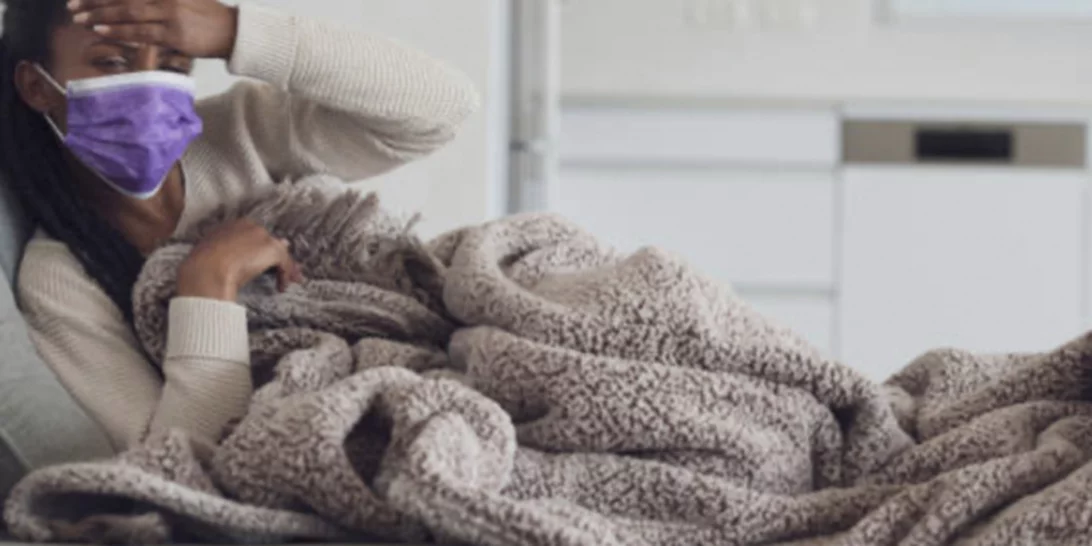 Πέρασες κορονοϊό και "ξεμπέρδεψες"; Πότε (και αν) μπορεί να ξανακολλήσεις;