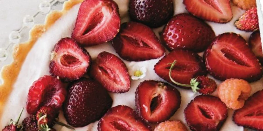 Τάρτα φράουλας χωρίς γλουτένη και ζάχαρη: Η γλυκιά και light συνταγή