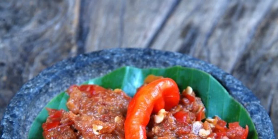 Sambal Oelek: Φτιάξε την καυτερή σάλτσα από την Ινδονησία για λαχανικά, ψάρια και ψητά