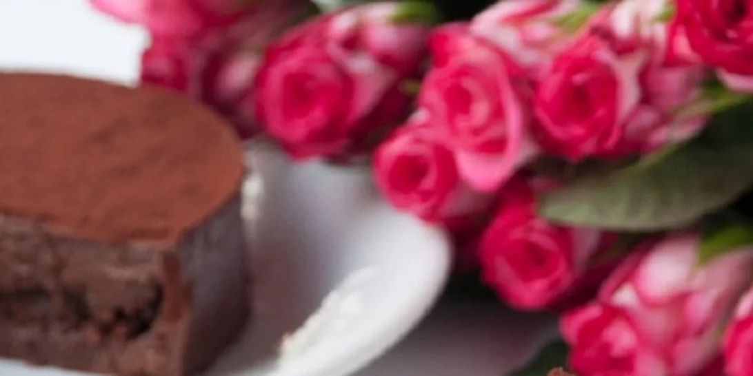 Νηστίσιμη τούρτα με σοκολάτα και ταχίνι χωρίς γλουτένη