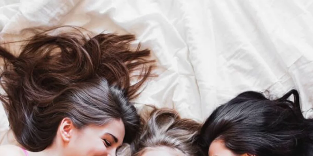 Τέλεια μαλλιά το πρωί: 5 πράγματα για να κάνεις πριν τον ύπνο