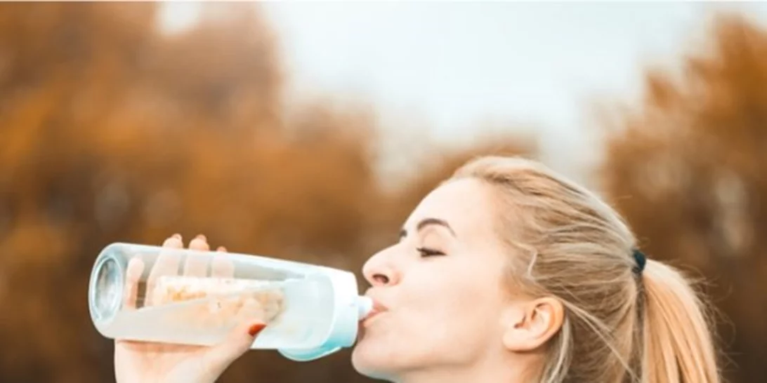 8 λόγοι να πίνεις πολύ νερό (και το χειμώνα)