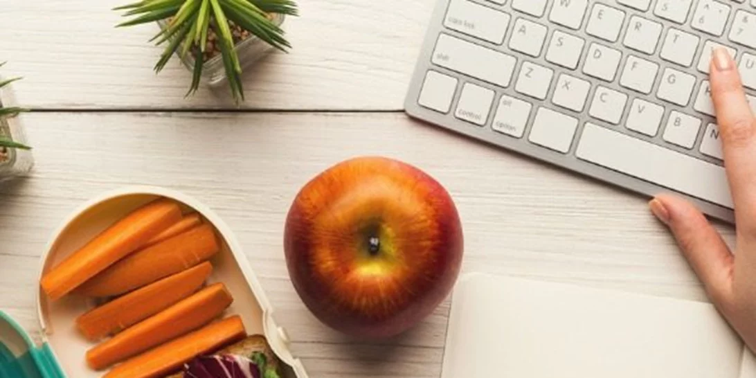 Σνακ με λιγότερες από 100 θερμίδες: Οι επιλογές για κάτι γλυκό, αλμυρό, τραγανό, κρεμώδες!