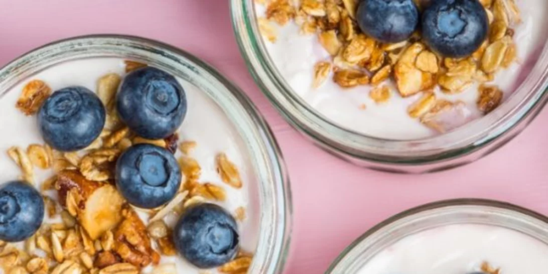Γλυκά διαίτης με γιαούρτι: 5 συνταγές για τα σνακ ή για γλυκό πρωινό