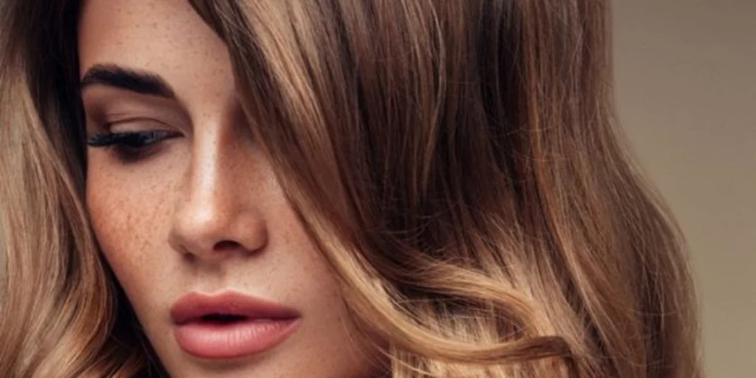 Τριχόπτωση: Μήπως τα μαλλιά σου «πέφτουν» περισσότερο το φθινόπωρο;