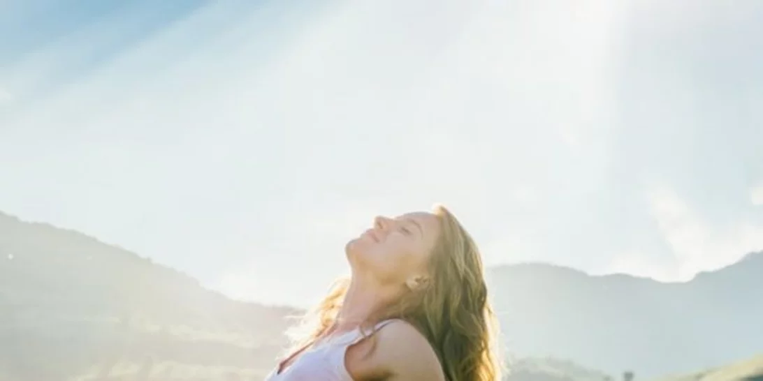 Πώς θα κάνω θετικές σκέψεις; Αυτός είναι ο οδηγός σου