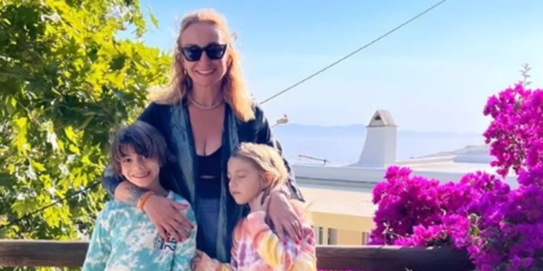 Ειρήνη και Μιχάλης Τότσικας | Τα δίδυμα της Ρούλας Ρέβη μεγάλωσαν και έχουν απίθανο στυλ! Οι φωτογραφίες από τις διακοπές