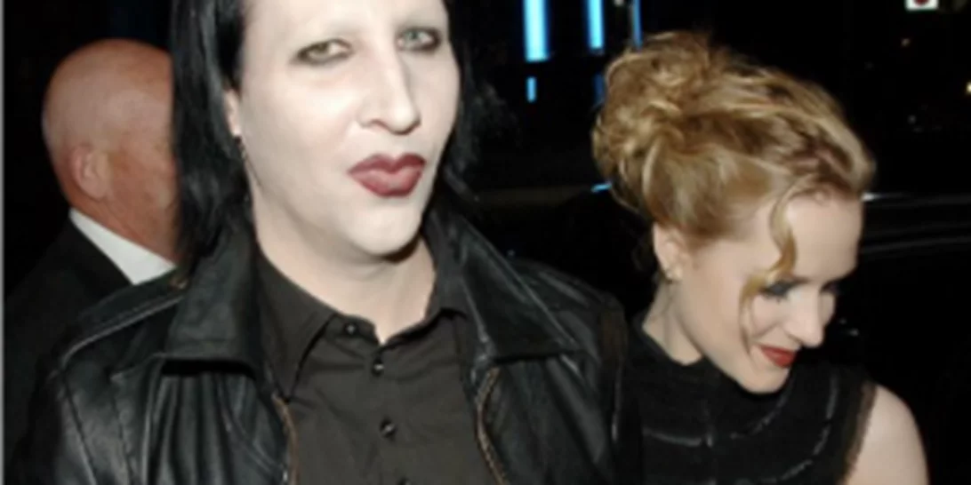 Η Evan Rachel Wood κατηγορεί τον Marilyn Manson για βιασμό στο σετ βίντεο κλιπ του