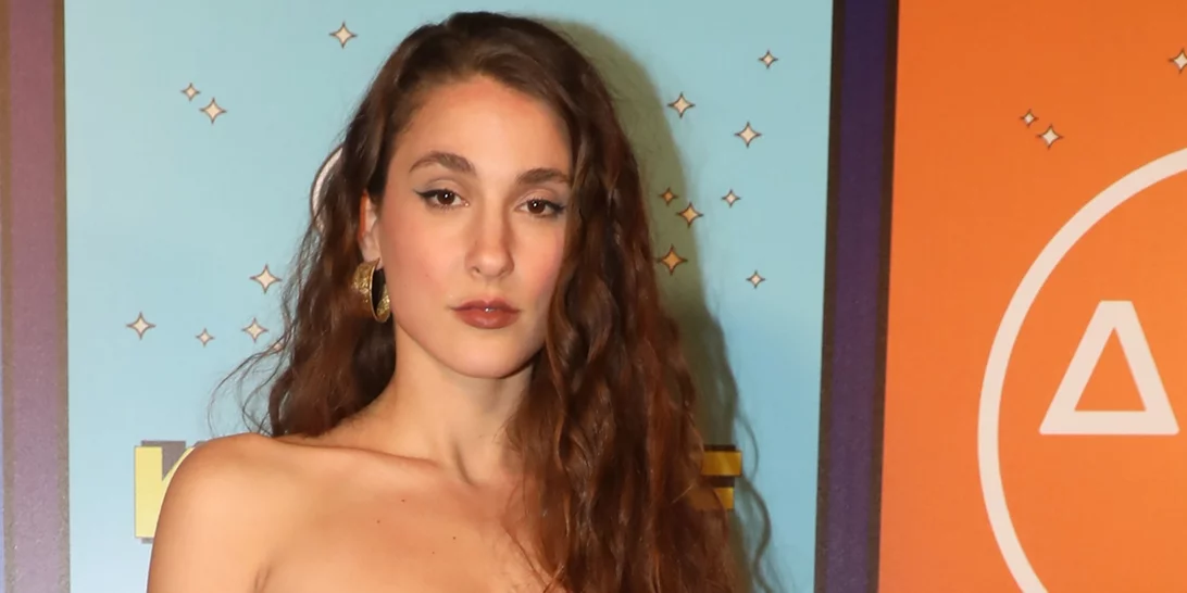 Evangelia | Η πανέμορφη τραγουδίστρια μαγνήτισε τα βλέμματα φορώντας την πιο καλοκαιρινή απόχρωση