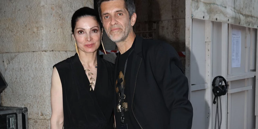 Ο Φοίβος σε μία πολύ σπάνια εμφάνιση με τη σύζυγο και τα δύο τους παιδιά