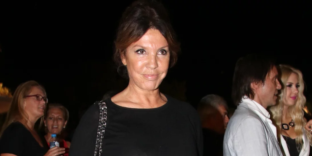 Βάνα Μπάρμπα | "Αχ, κυρία Ακρίτα, τελικά αυτή η κακή κριτική σας έδειξε ότι δεν σώζει ούτε η ευφυΐα ούτε η παιδεία"