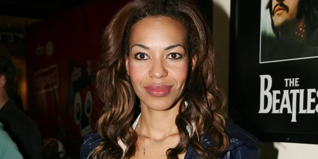 Νίκη Σερέτη | Η τηλεοπτική Δεβόρα φωτογραφίζεται με τον Γιάννη Μπέζο 26 χρόνια μετά το τέλος της σειράς "Εκείνες κι εγώ"