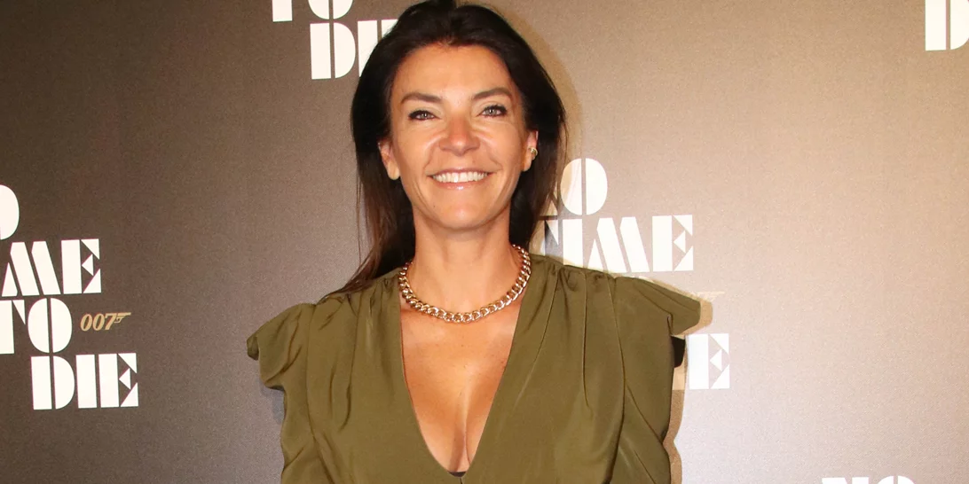 Μαρίνα Βερνίκου | Δείτε την να ποζάρει με mini χρυσό φόρεμα στην πιο σέξι της εμφάνιση μέχρι τώρα