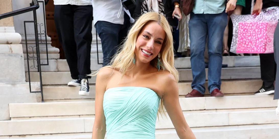 Δούκισσα Νομικού | Η άκρως καλοκαιρινή εμφάνιση στον γάμο του αδερφού της, Νικήτα Νομικού, και η έντονη συγκίνησή της