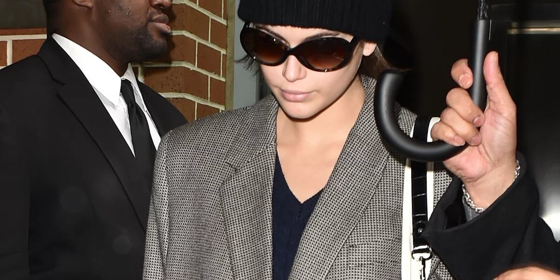 5 girly χτενίσματα για να δείχνεις πιο stylish από ποτέ με το σκουφάκι σου