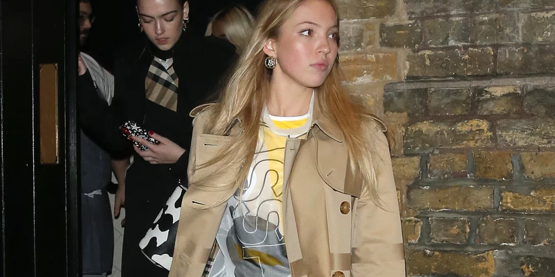 H κόρη της Kate Moss, Lila, έχει κάτι από την ανεπιτήδευτη ομορφιά των Γαλλίδων