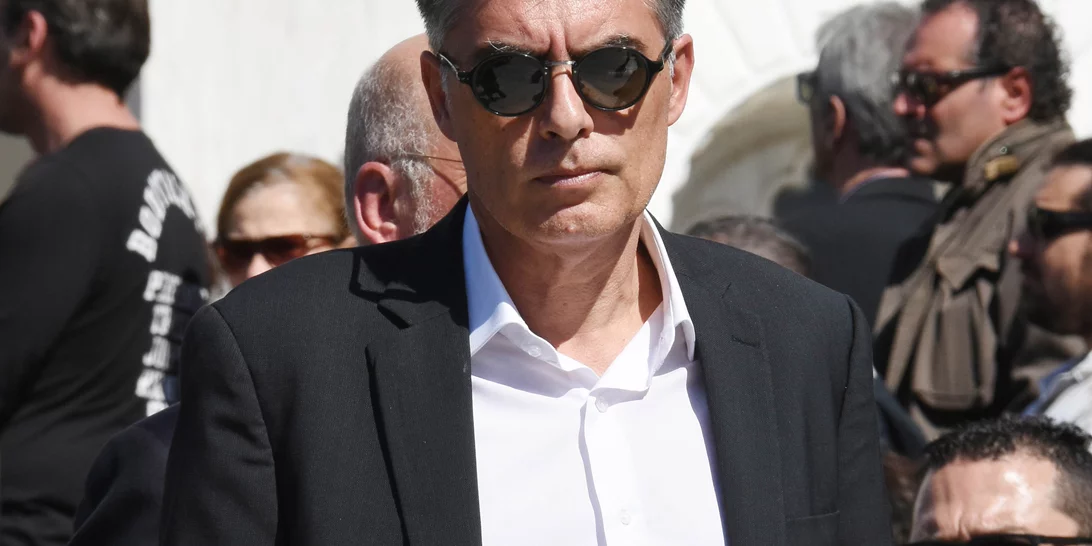 Σάλος με τον Νίκο Ευαγγελάτο | "Ως τηλεθεάτρια, μου προκαλεί θλίψη, οργή, με προσβάλλει ως νοήμονα άνθρωπο και αμαυρώνει τη μνήμη των παιδιών..."