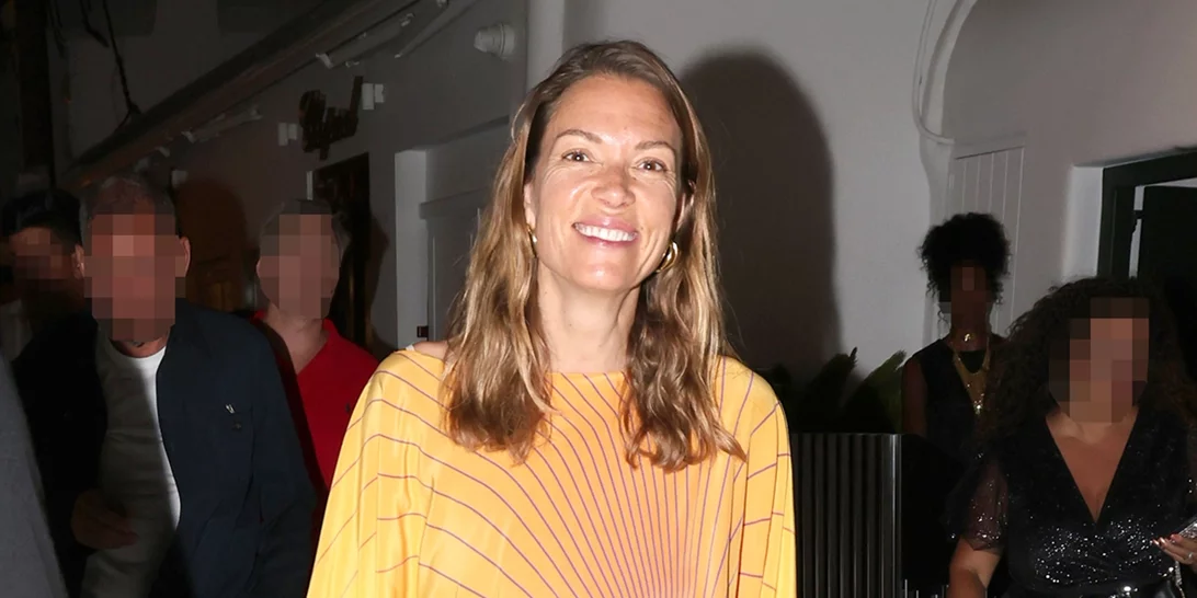 Naked nails | Η Βίκυ Καγιά με το manicure trend που όλες μας πρέπει να δοκιμάσουμε το καλοκαίρι