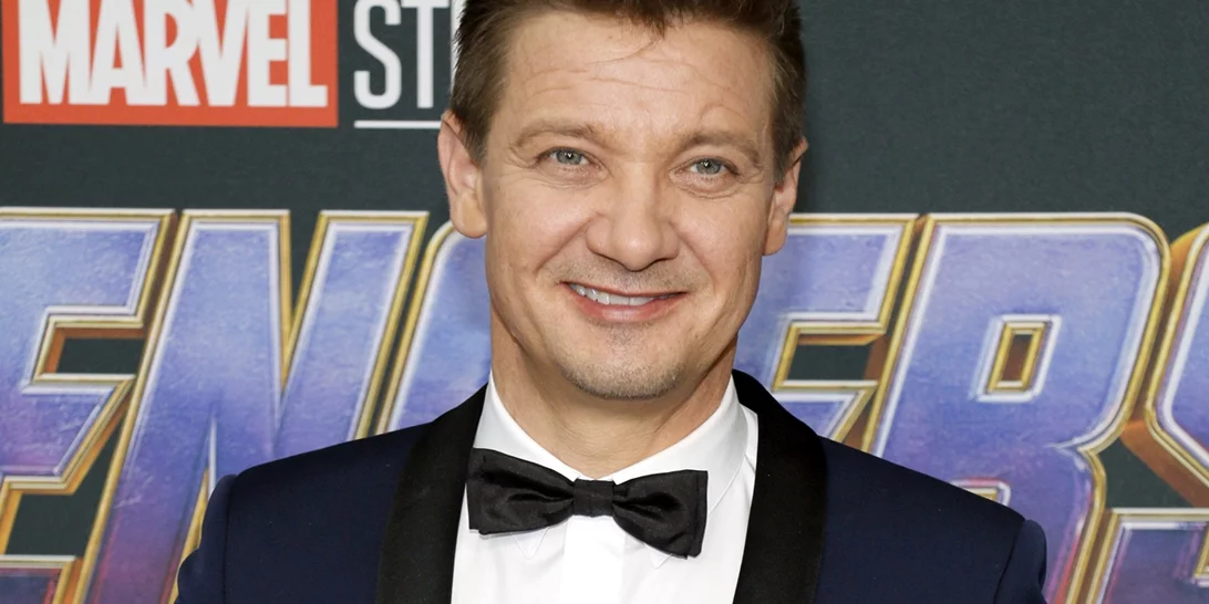 Η πρώτη δημόσια εμφάνιση του Jeremy Renner μετά το σοβαρό του ατύχημα