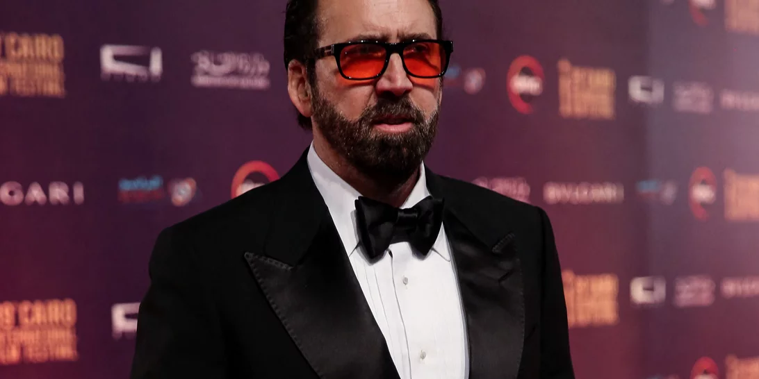 Πέμπτο στεφάνι για τον Nicolas Cage | Έκλεψε την παράσταση το μαύρο νυφικό- κιμονό της 26χρονης αγαπημένης του