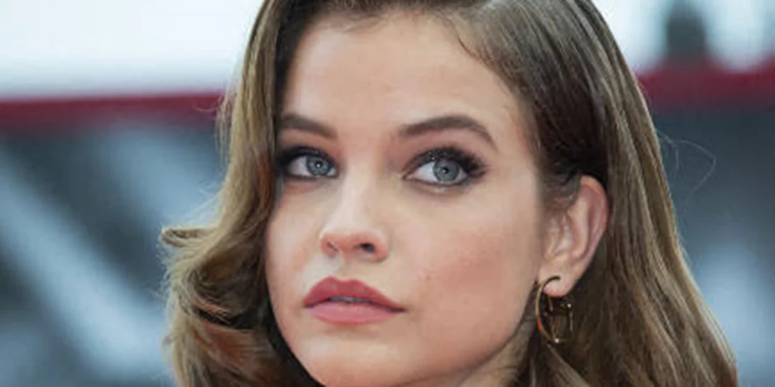 Πώς να δείχνω φρέσκια ακόμα και μετά από ξενύχτι; Το viral TikTok hack που θα σε βοηθήσει