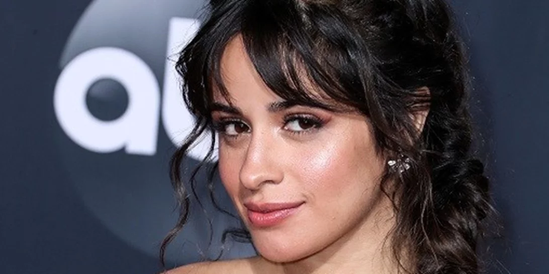 H Camila Cabello έκανε το χτένισμα που υιοθετούν τα πιο ενημερωμένα κορίτσια τελευταία